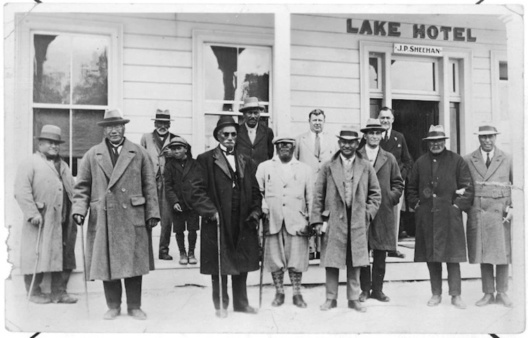 Image: Group, including Apirana Turupa Ngata, outside the Lake Hotel, Taupo