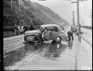 Image: Car accident on Hutt Road