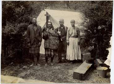 Image: Tuhoe group, with Tutakangahau, his son Tukuaterangi, his daughter-in-law Te Kura, and Te Kokau