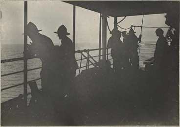 Image: Troops on board the Tainui, leaving England for New Zealand after World War I