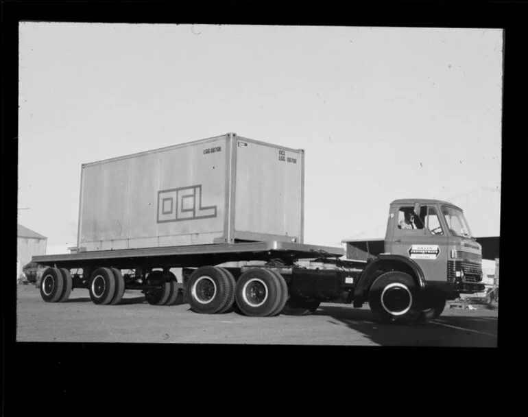 Image: Shipping container on truck