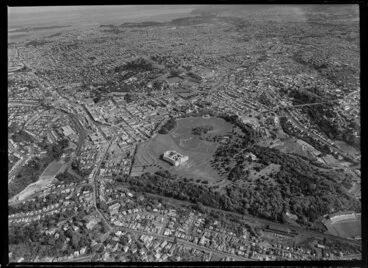 Image: Auckland Domain, featuring Auckland War Memorial Museum