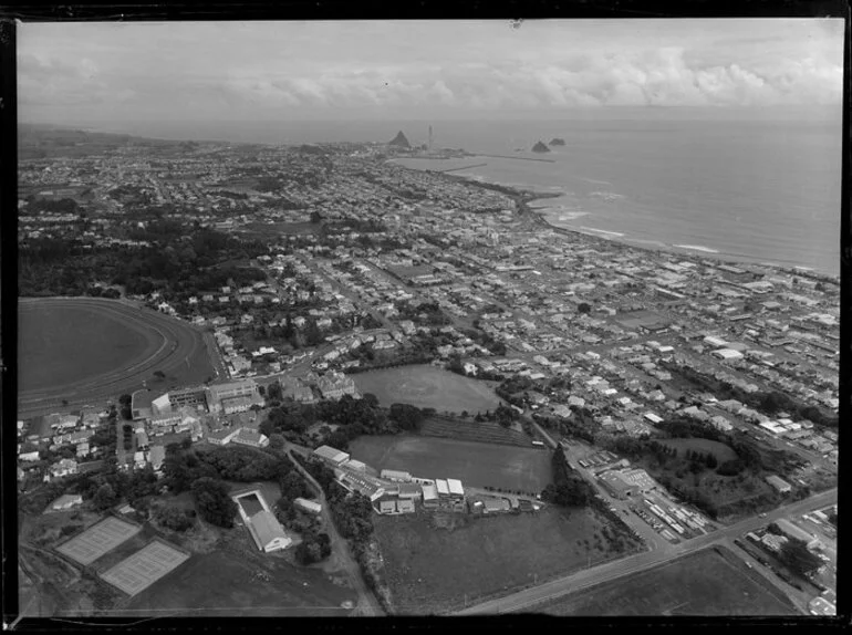 Image: New Plymouth, Taranaki, including New Plymouth Boys' High School