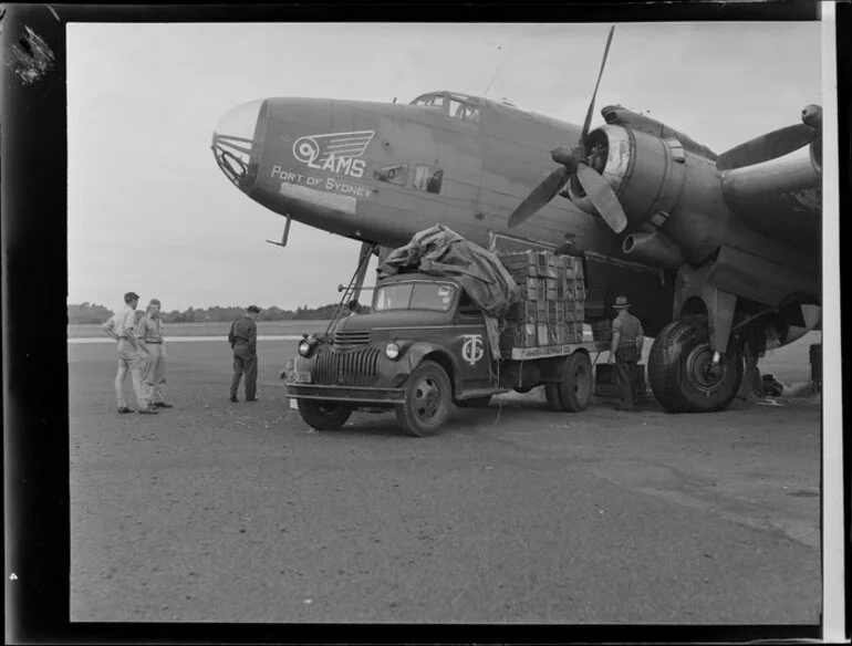 Image: Loading pineapples on truck at Whenuapai