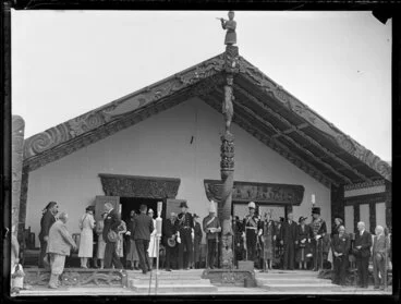 Image: Government officials visiting Ngaruawahia marae