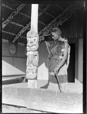 Image: Portrait of Ninihi (Jack) Kuru holding a tewhatewha at Otūkou marae, Lake Rotoaira