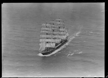 Image: Barque, Pamir, arriving under full sail in Auckland