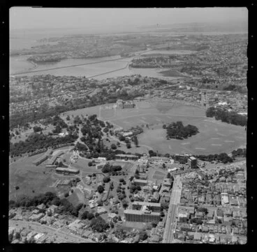Image: Auckland scene, including Auckland hospital, Auckland Domain and War Memorial Museum
