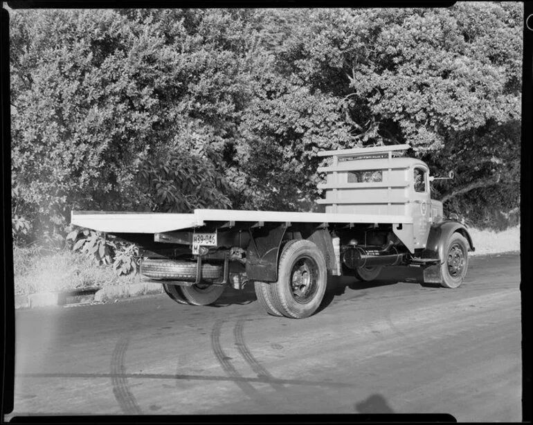 Image: Unidentified truck, photographed for the Shell Company