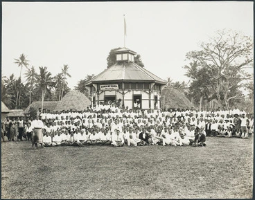 Image: Group photograph of the Samoan Mau in front of their Vaimoso office