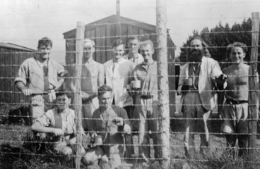 Image: Conscientious objectors, at Hautu Detention Camp, Taupo district