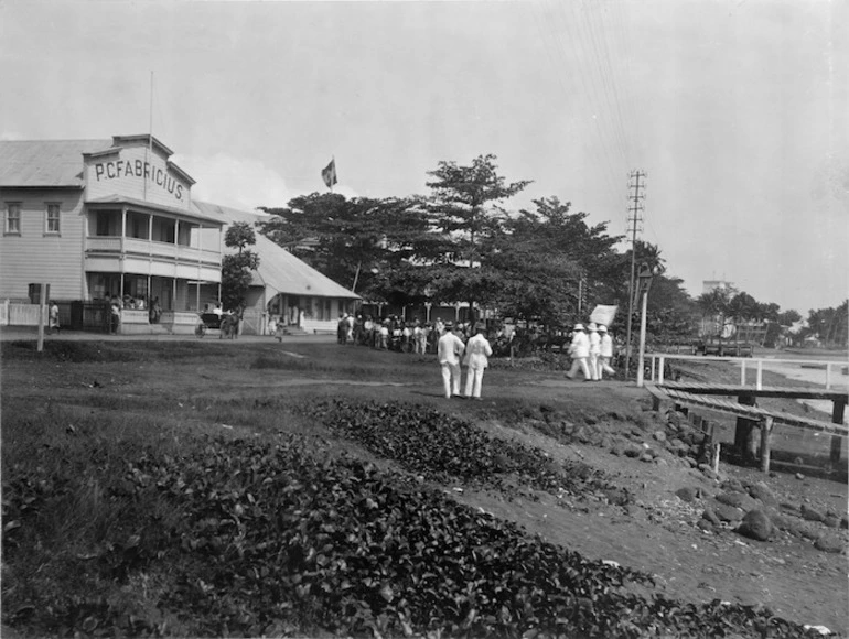 Image: Apia, Samoa, 27 August 1914: New Zealand naval officers landing with the demand for German surrender