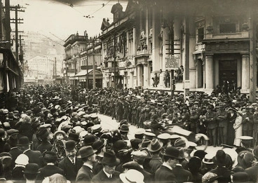 Image: Photographer unknown: Crowd at a farewell procession for World War 1 troops, Manners Street, Wellington