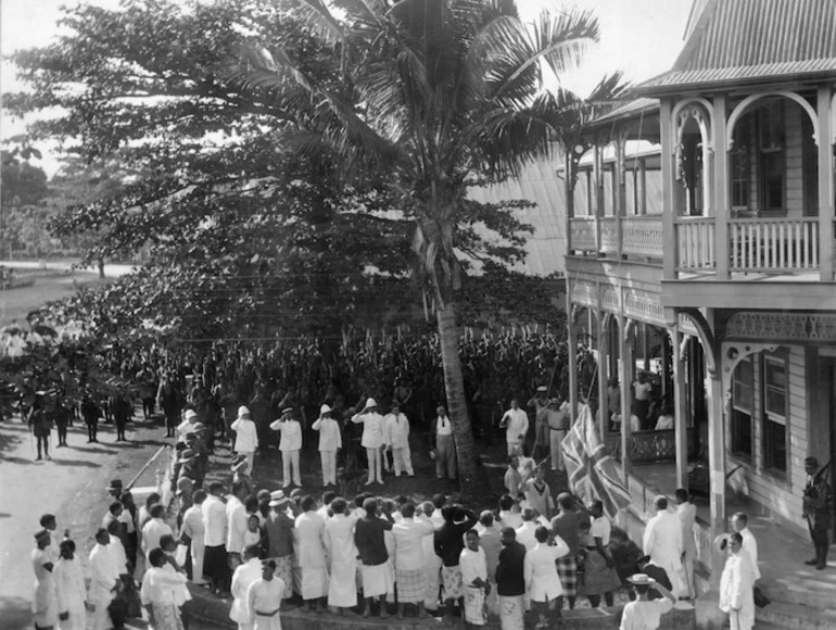 Image: Hoisting the Union Jack, Courthouse, Apia