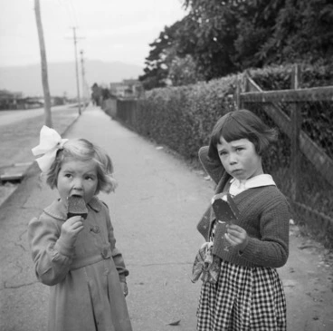 Image: Two girls holding ice creams