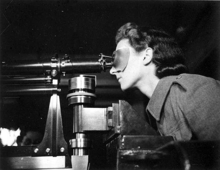 Image: A WAAC working the rangefinder for coastal guns at Godley Head