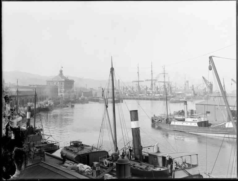 Image: Ships at Wellington wharf