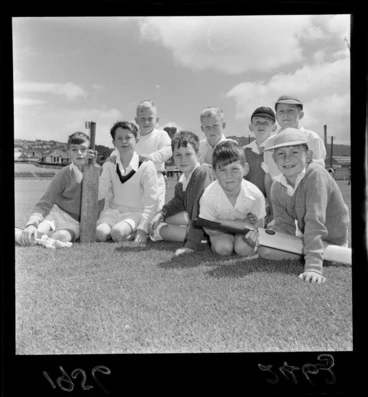 Image: Unidentified cricket team 'Midgets', [Kelburn Park, Wellington?]