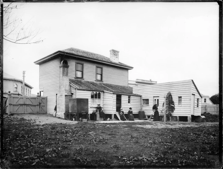 Image: Devereux family outside their house on High Street, Lower Hutt, Wellington