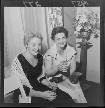 Image: Two unidentified women at a cocktail party for Australians at the Blue Domino