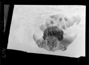 Image: An unidentified girl swimming to the underwater window at the Naenae Olympic Pool, Lower Hutt
