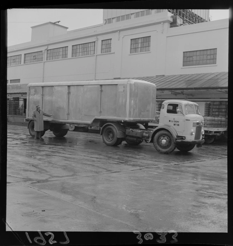 Image: Refrigerated milk truck