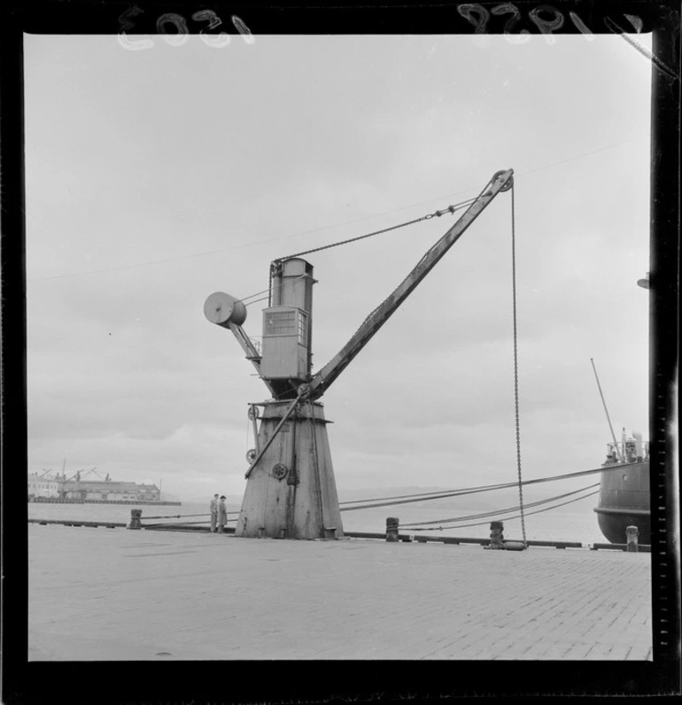 Image: Hydraulic crane, Queen's Wharf, Wellington