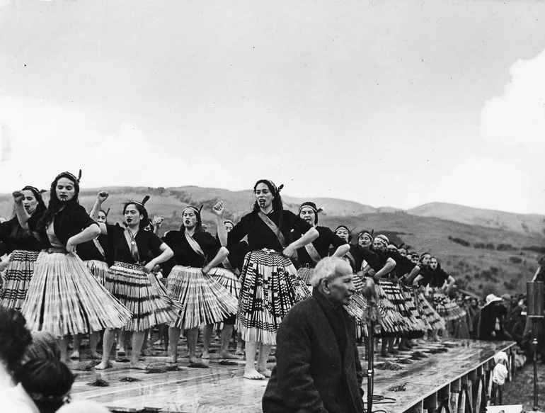 Image: Waiata for Victoria Cross winner at Ruatoria, 1943