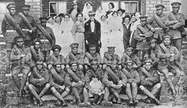 Image: Niue Islanders with nurses in Auckland