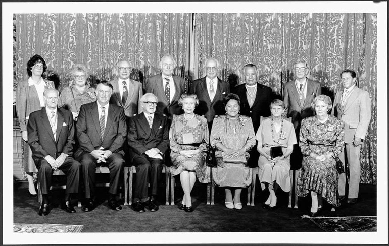 Image: Order of New Zealand members, 1990