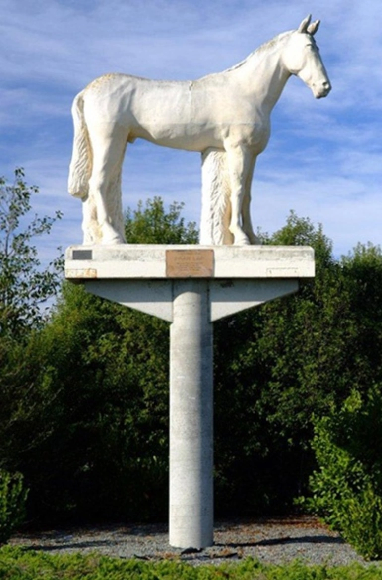 Image: Phar Lap memorial