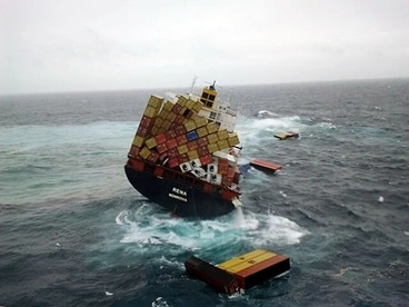 Image: Containers falling off the Rena