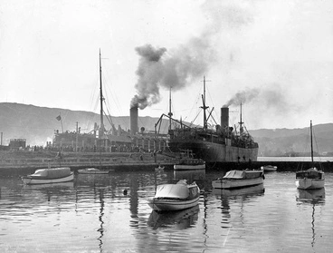 Image: NZ troopships at Wellington, October 1914