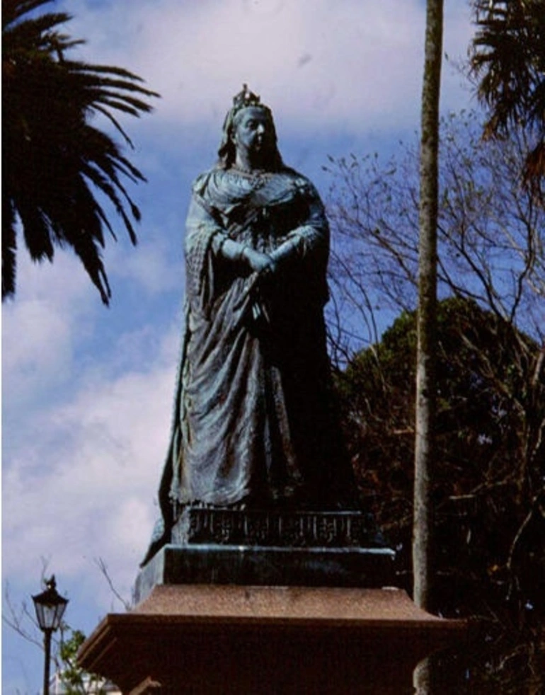 Image: Queen Victoria statue