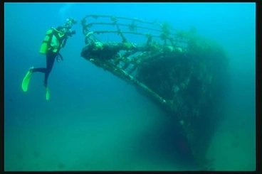 Image: Wreck of the Rainbow Warrior