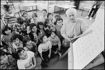 Image: Māori language school class, 1991