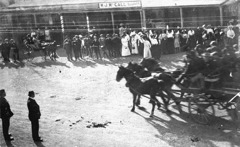 Image: Strike supporters at 1912 Waihi strike