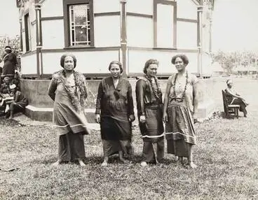 Image: Women Mau leaders