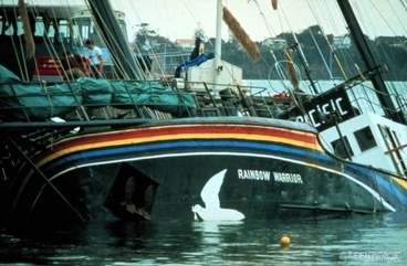 Image: Rainbow Warrior after the bombing