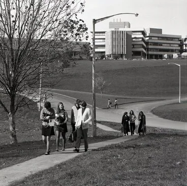 Image: Students walking through Campus