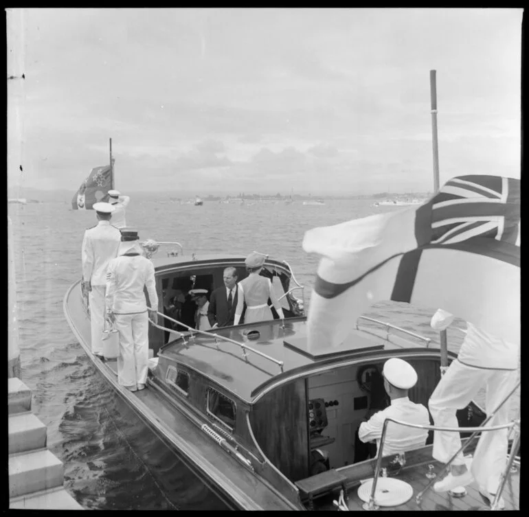 Image: Queen on Royal Barge