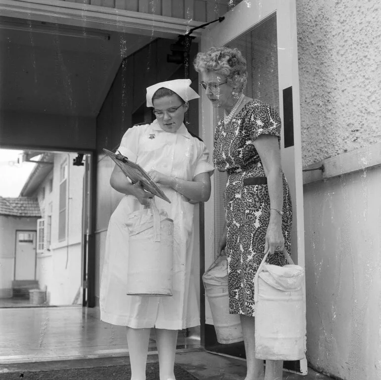 Image: Red Cross Meals on Wheels Scheme Helpers