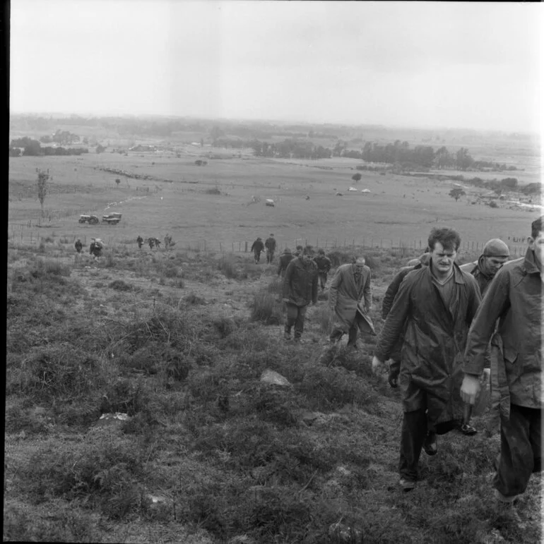 Image: Search and rescue volunteers ascend into the Kaimais, 1963