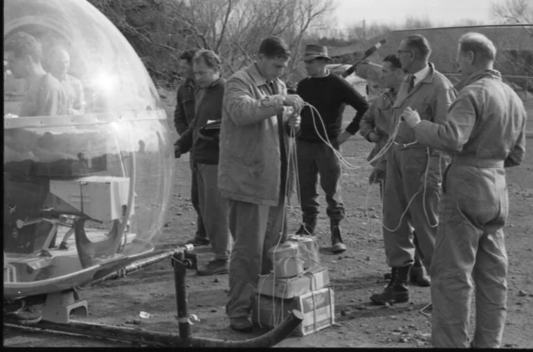 Image: 1963 Kaimai air disaster helicopter and search teams