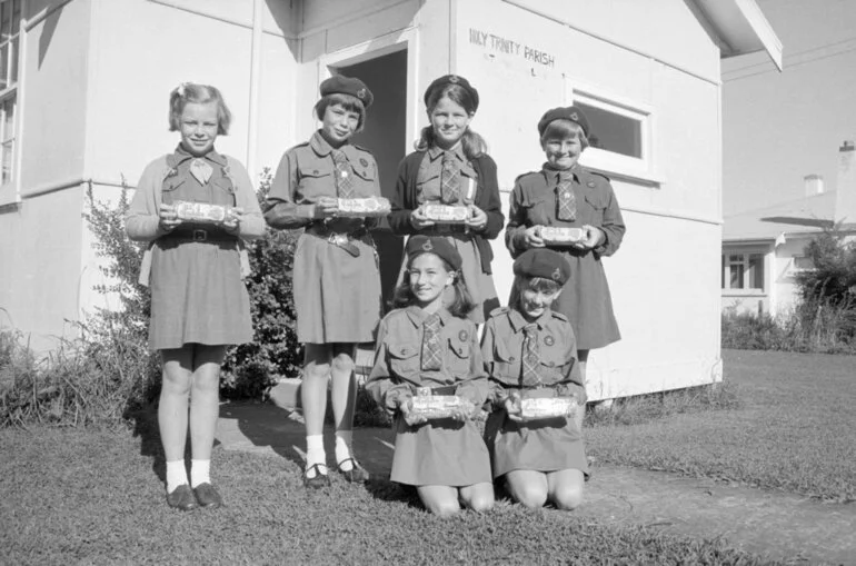 Image: Guides' Biscuits... : six girls