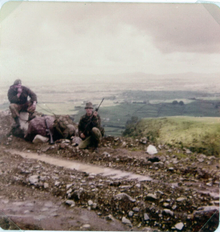 Image: Hauraki Regiment two soldiers, Kaimais