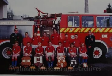 Image: Sports team with fire engine