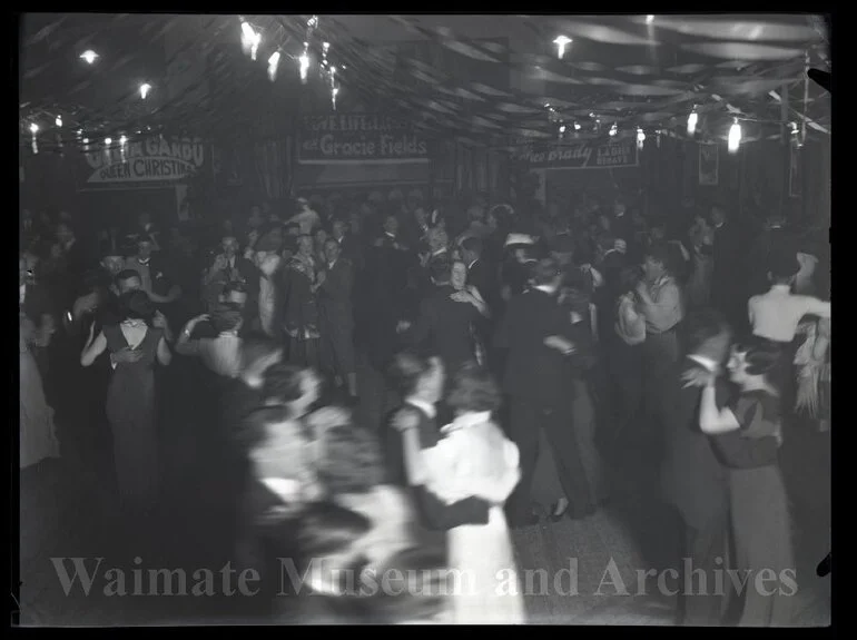 Image: Ballroom dancers