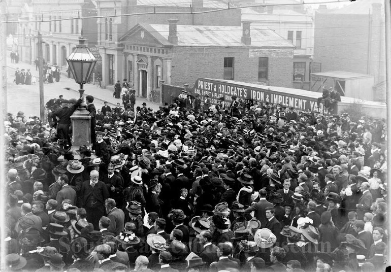 Image: [Crowds around the Jubilee Fountain, Timaru]