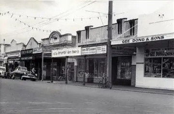 The Western side of Queen Street, South of Jackson Street: Photograph Image: The Western side of Queen Street, South of Jackson Street: Photograph